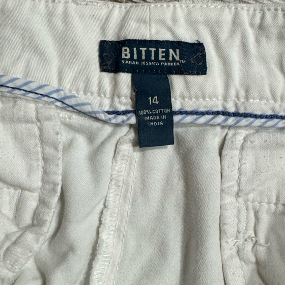 3 for $12 Ladies white bitten shorts size 14. - Picture 2 of 4